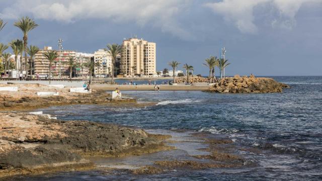 Paseo Juan Aparicio de Torrevieja, ala capital turística del sur de la Comunitat Valenciana.