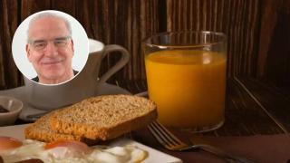 Doctor Feingold, cardiólogo: Si quieres bajar el colesterol en España, añade esta fruta fresca o congelada al desayuno