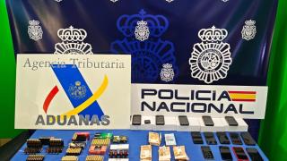 Objetos y dinero incautados por la Policía Nacional a los detenidos