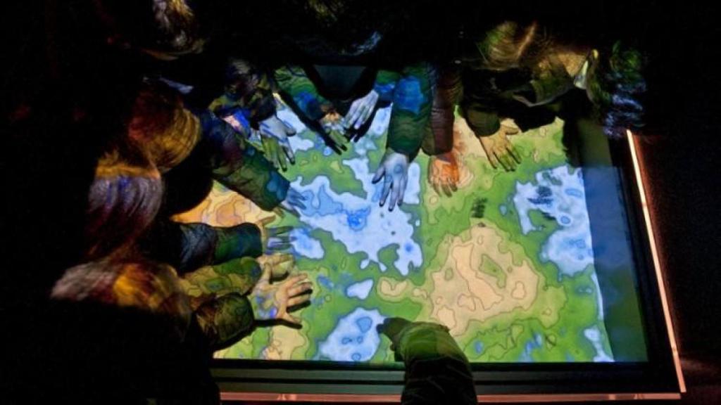 Niños y niñas en la Casa de las Ciencias.