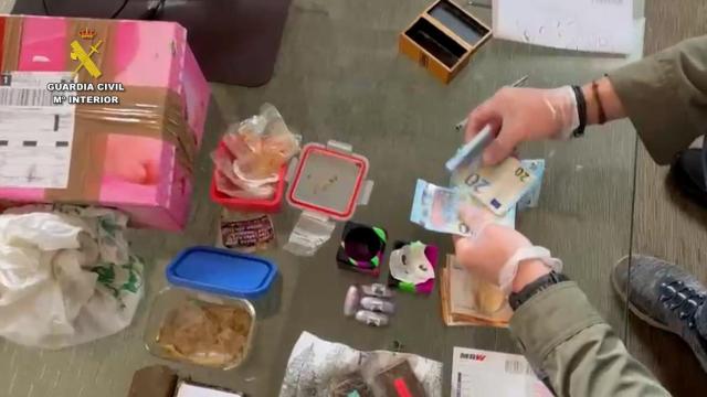 Imágenes del dinero y parte del material incautado en la operación Goyova.