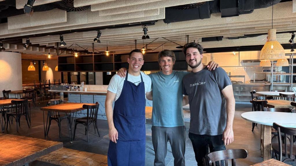 De izda a dcha: Nuno Dinis (Chef ejecutivo del hotel),  Nino Redruello y Diego Pichel.