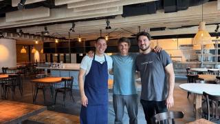 Nino Redruello, con su equipo al frente en Lisboa.