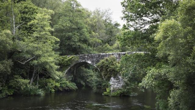 Puente medieval de San Alberte sobre el río Parga