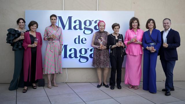 De izquierda a derecha: Cruz Sánchez de Lara, Nativel Preciado, Carmen Posadas, Rosa María Calaf, Adela Cortina, Ana Rosa Quintana, Charo Izquierdo y Ángel Piña Serrano.