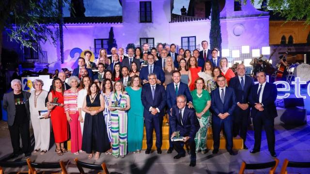 Foto de familia de los galardonados en los premios empresariales de Fedeto en Toledo.