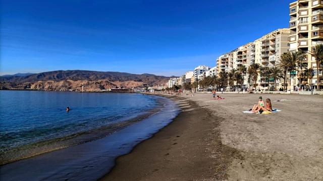 Playa de Almería en la zona de El Palmeral.