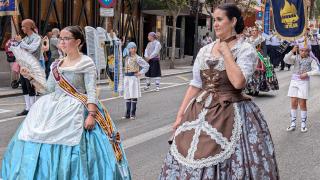Las comisiones a su paso por la Rambla en el desfile del pregón de este 2025.