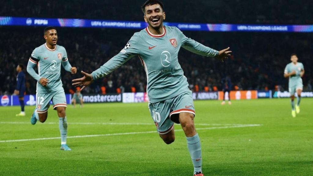 Ángel Correa celebra su gol en el descuento contra el PSG