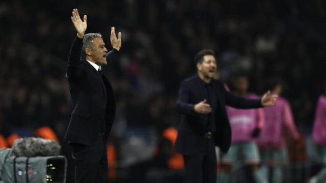 Luis Enrique y Simeone, durante el PSG - Atlético de Madrid de Champions League