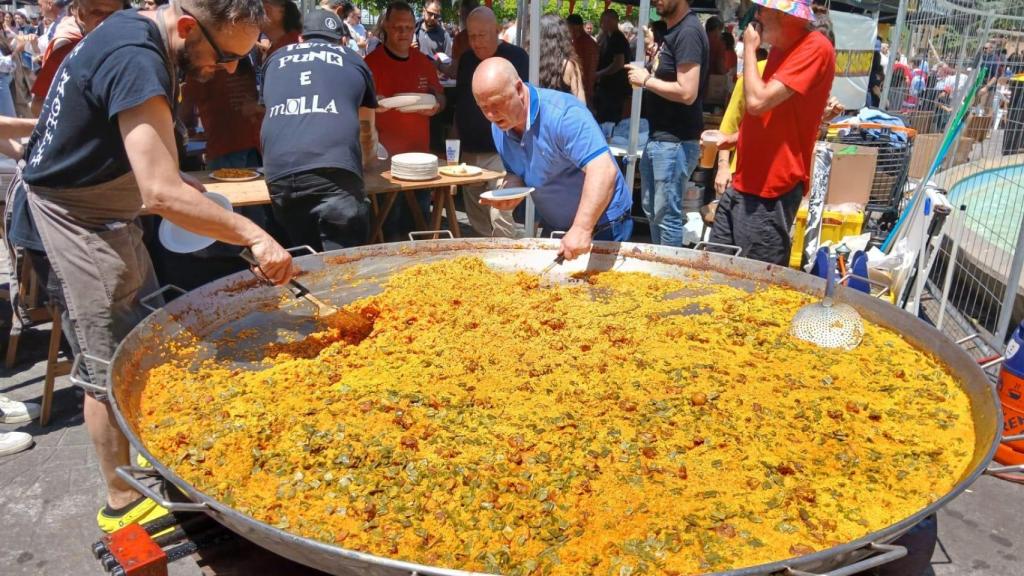 La tradicional paella de la Festa do Porco en A Coruña