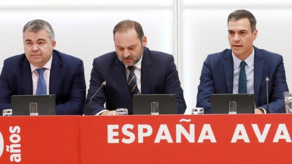 Santos Cerdán, José Luis Ábalos y Pedro Sánchez, en una ejecutiva del PSOE en 2019.