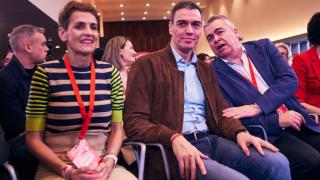 El presidente del Gobierno, Pedro Sánchez, y el secretario de Organización del PSOE, Santos Cerdán, en el Congreso del PSN en marzo.