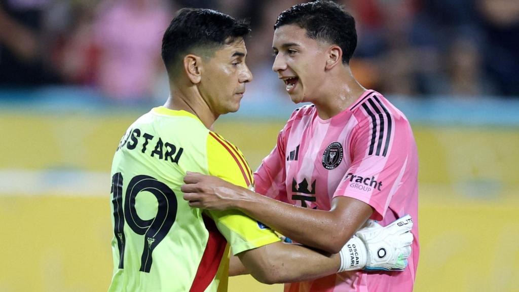 Ustari celebra con Avilés una parada.