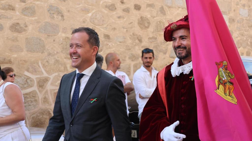Carlos Velázquez, alcalde de Toledo, participó en el acto de la Llega celebrado en la localidad de Cuerva.