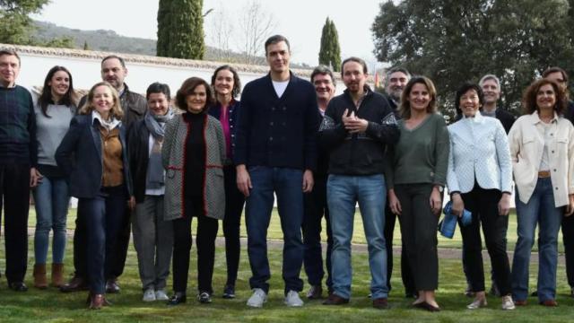 Pedro Sánchez junto a los ministros de su gabinete en enero de 2020 en la finca de Quintos de Mora.
