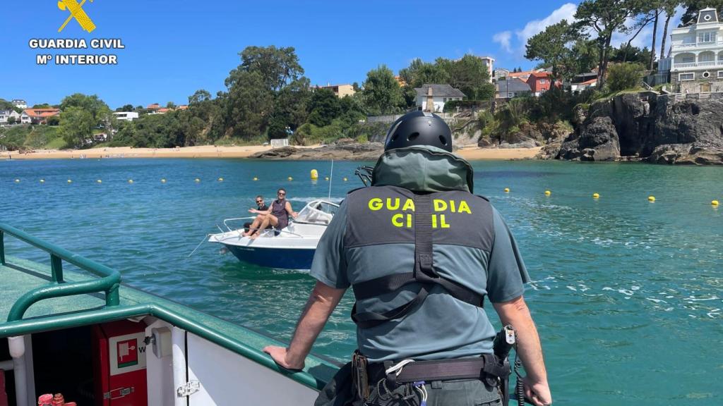 La Guardia Civil intensifica los controles de embarcaciones y motos náuticas en el litoral gallego