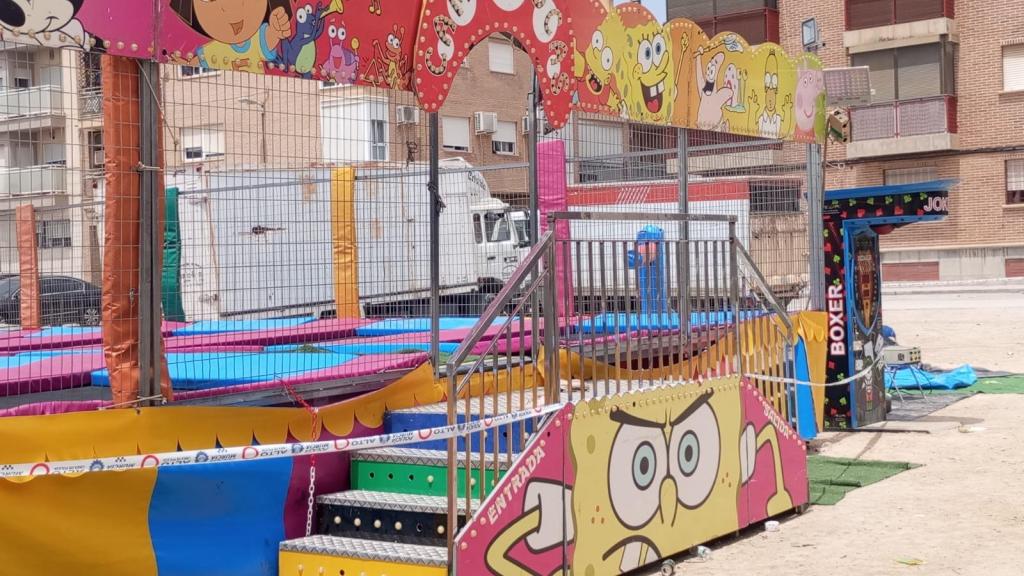 La atracción de las Camas Locas donde murió electrocutada una niña de 2 años el domingo en Alquerías.