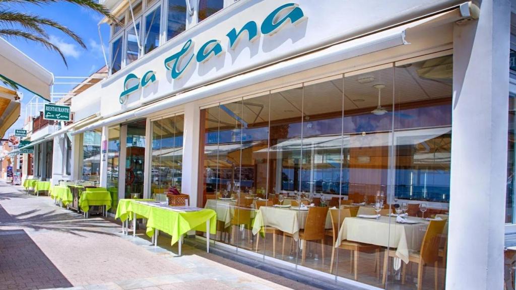 La entrada al restaurante La Tana.