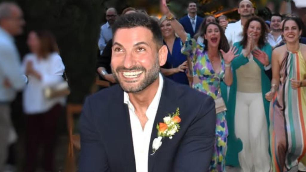 Stephane Soriano tirando el ramo en el día de su boda.