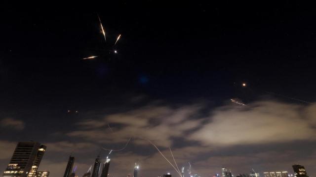 Misiles lanzados desde Irán son interceptados por Israel.