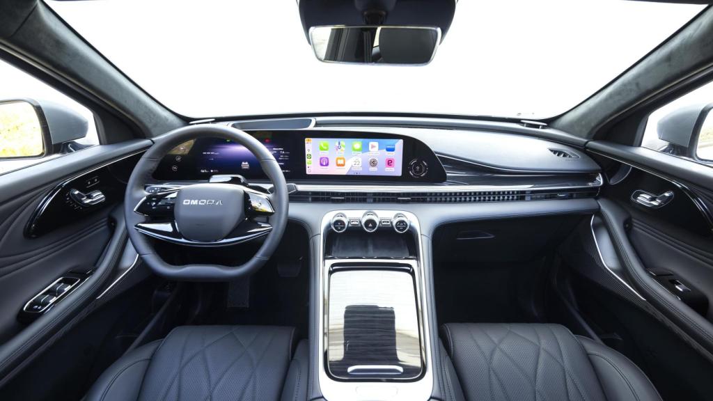 Puesto de conducción del Omoda 9 SHS