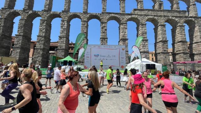 Actividades a los pies del Acueducto con motivo del Tour Universo Mujer