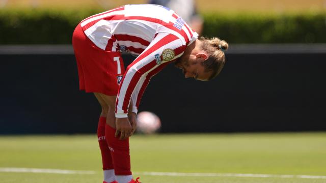 Griezmann, resignado por la imagen del equipo en la primera parte.