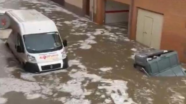 Inundación en una calle de La Roda (Albacete). Foto: 'X' de @MeteoHellin.