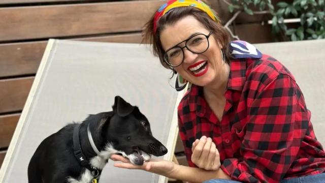 Silvia Abril en su jardín.