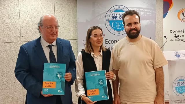 El presidente del Consejo Económico y Social de Castilla y León, Enrique Cabero; el secretario y responsable del área Socioeconómica y Derechos Humanos, Javier Muñoz; y la presidenta del Consejo de la Juventud de Castilla y León, Sandra Ámez, presentan los datos del Observatorio de Emancipación correspondientes al primer semestre de 2024
