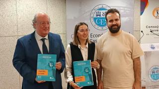 El presidente del Consejo Económico y Social de Castilla y León, Enrique Cabero Morán; el secretario y responsable del área Socioeconómica y Derechos Humanos, Francisco Javier Muñoz Rodríguez; y la presidenta del Consejo de la Juventud de Castilla y León, Sandra Ámez Sáez, presentan los datos del Observatorio de Emancipación correspondientes al primer semestre de 2024