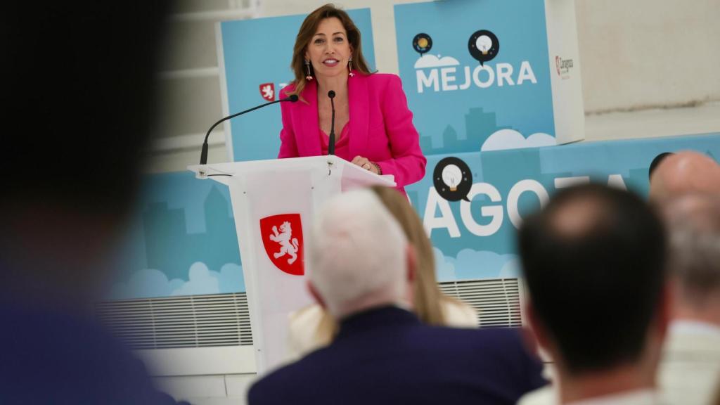 La alcaldesa de Zaragoza, Natalia Chueca, durante el balance de los dos primeros años de Gobierno.