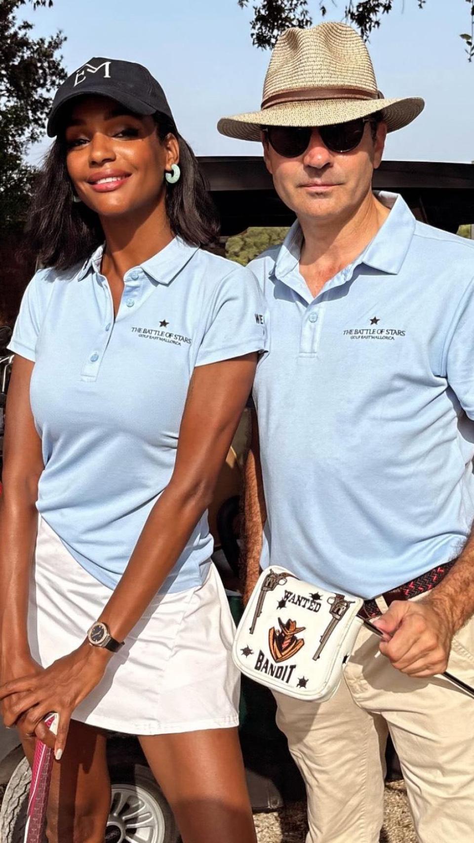 Enrique Ponce, posando junto a Liz Emiliano, la semana pasada.