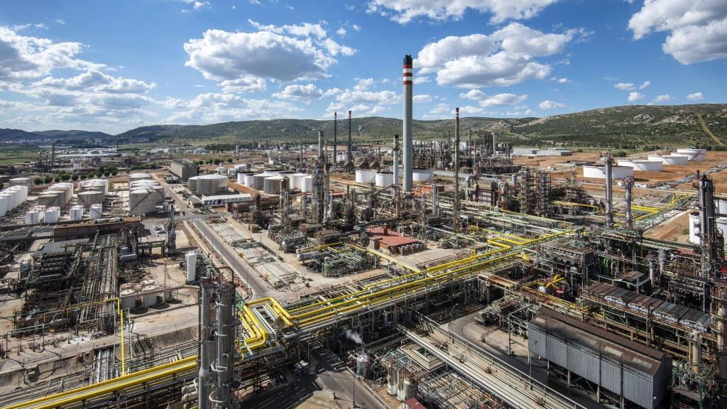 Panórámica de la planta de Repsol en Puertollano.