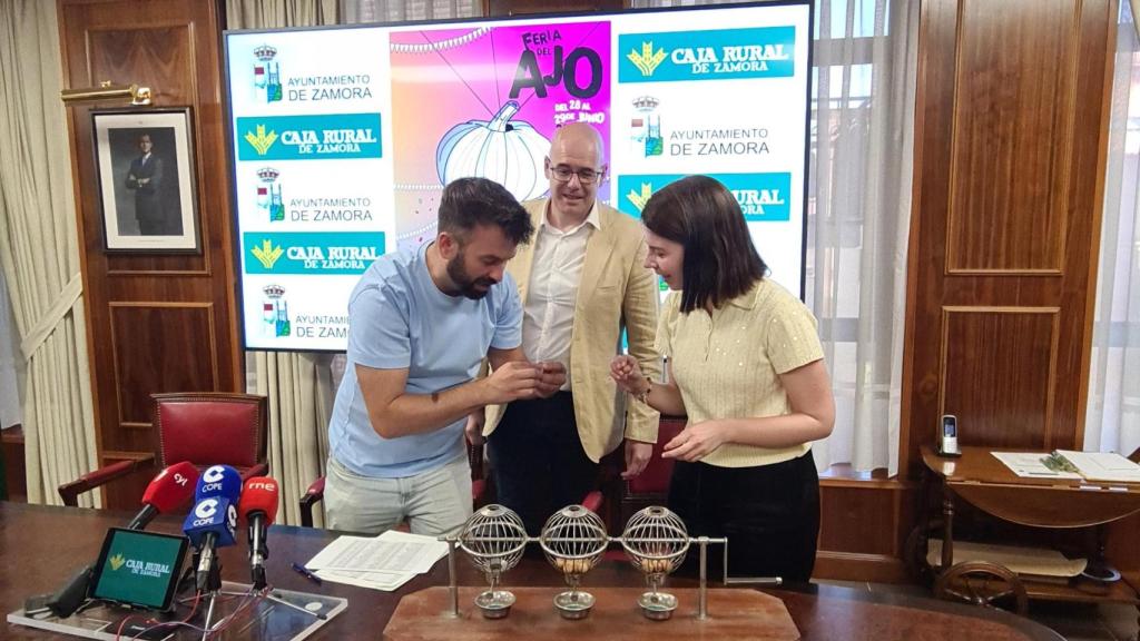 Sorteo del primer puesto de la Feria del Ajo de Zamora