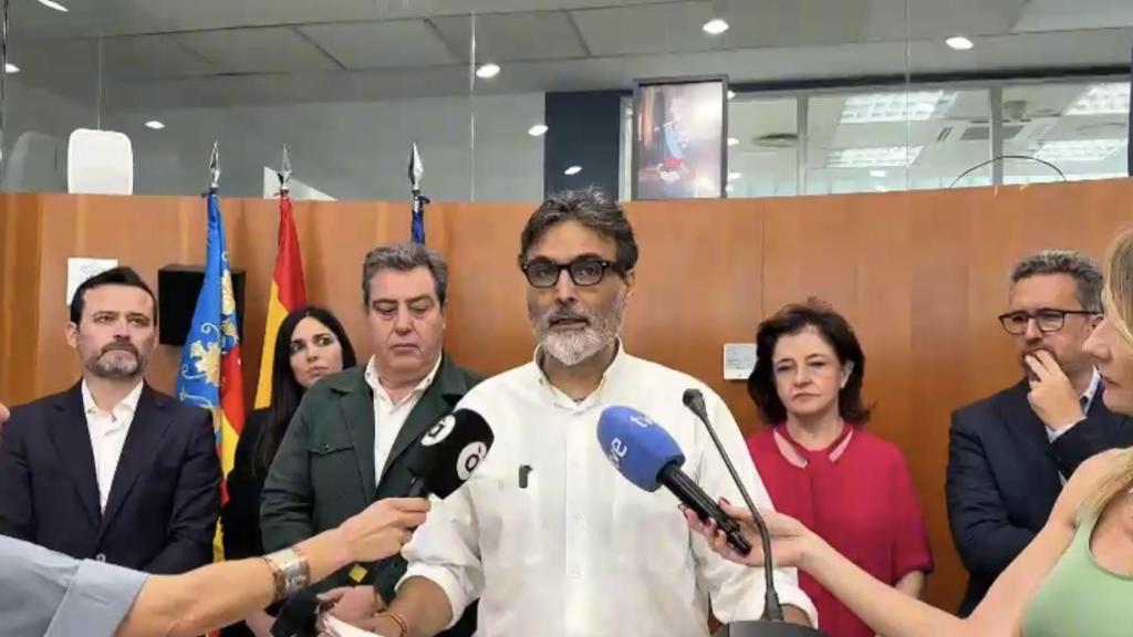 El portavoz de VOX en Massamagrell, José Manuel Palanca, en la rueda de prensa de este lunes. EE