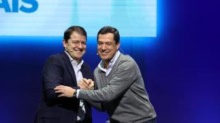 El presidente de la Junta de Castilla y León, Alfonso Fernández Mañueco, y el presidente de la Junta de Andalucía, Juan Manuel Moreno, en una imagen de archivo