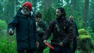 Danny Boyle, junto a Aaron Taylor-Johnson, durante el rodaje de '28 años después'