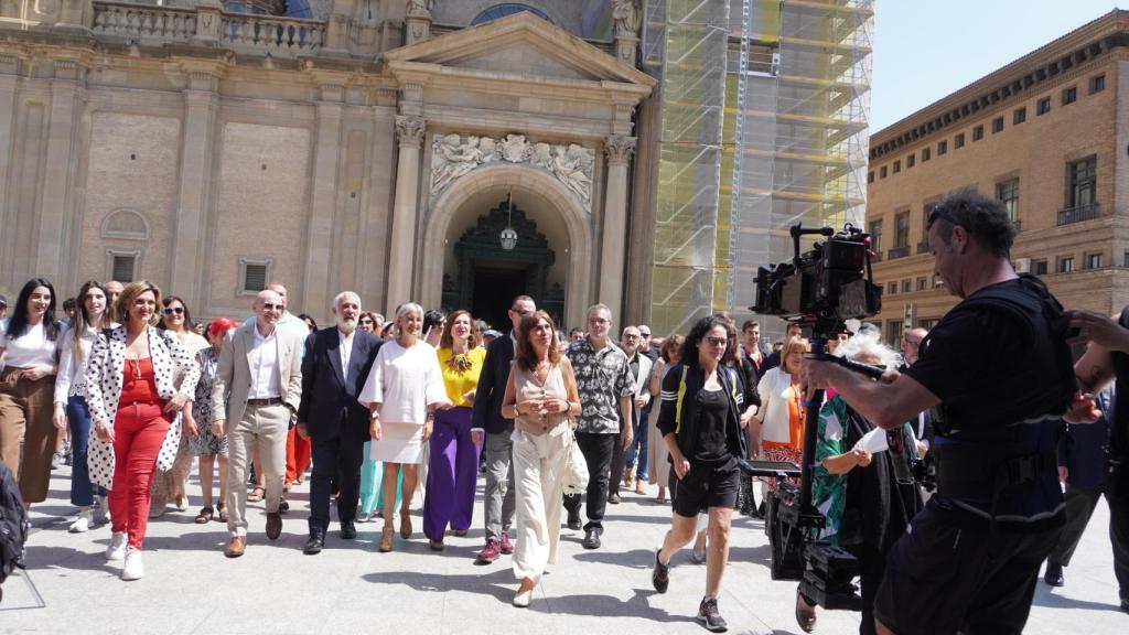 Remake de 'Salida de misa de doce del Pilar' en Zaragoza.