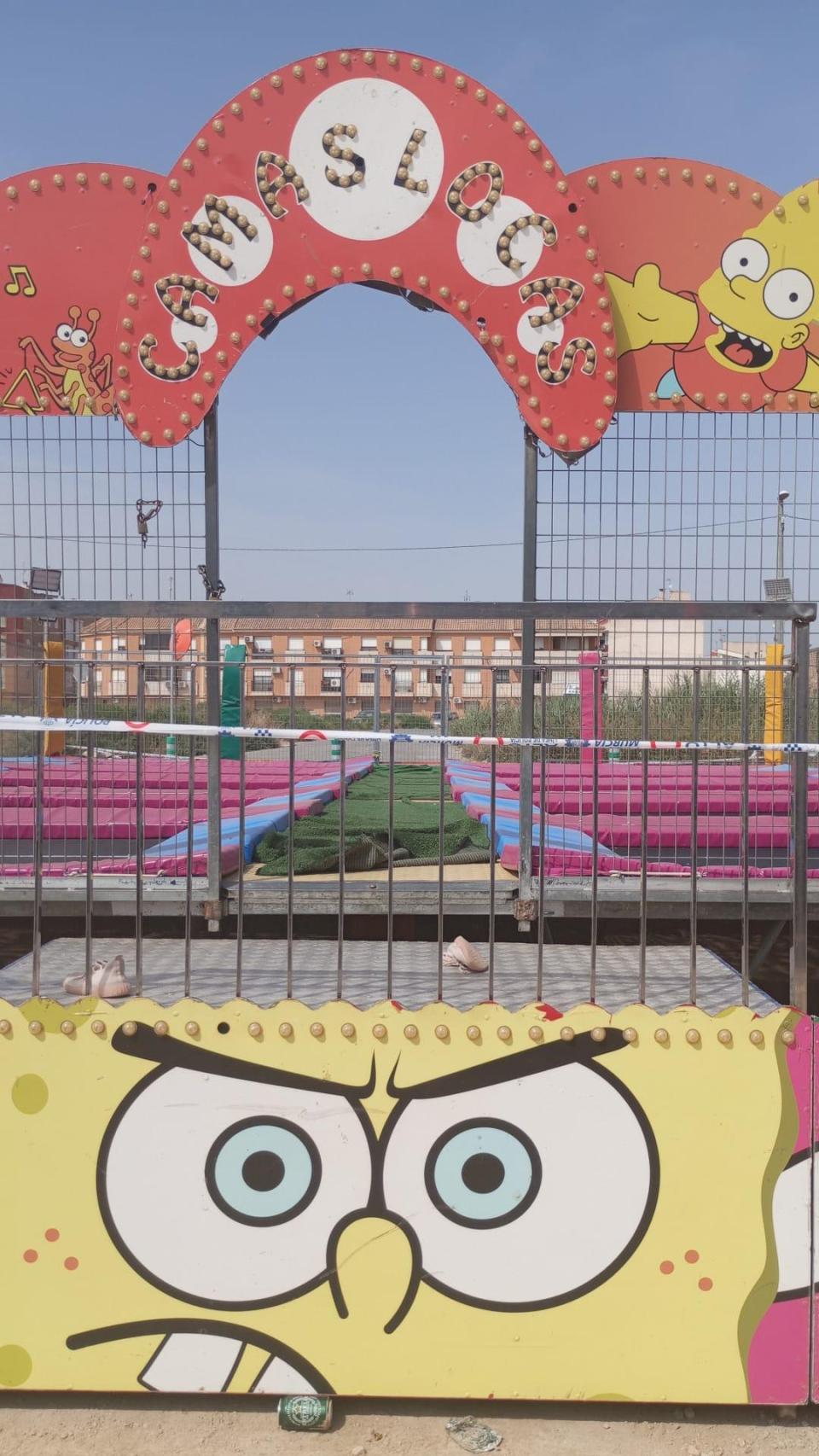 El marco de la puerta de la atracción de las Camas Locas donde se agarró Amira y murió electrocutada.