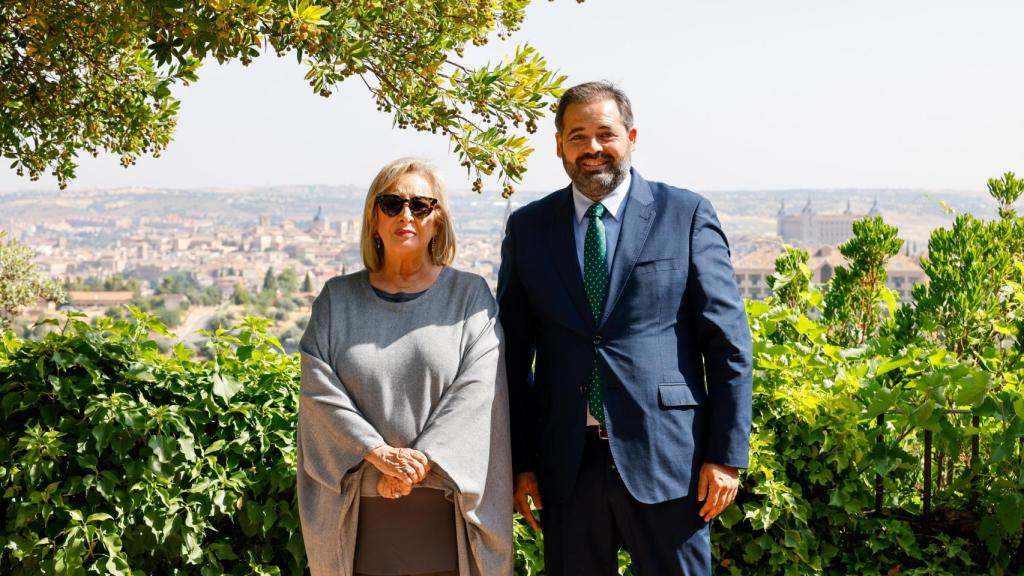 Paco Núñez junto a Esther Esteban, presidenta de EL ESPAÑOL - EL DIGITAL CLM