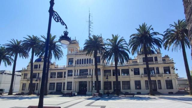 Fachada principal de La Terraza en los jardines de Méndez Núñez de A Coruña.
