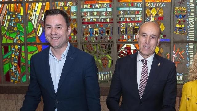 El secretario general del PSOE de León, Javier Alfonso Cendón, y el alcalde de la capital leonesa, José Antonio Diez, en una imagen de archivo