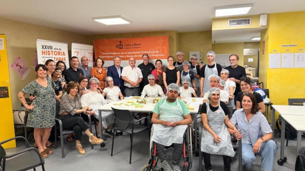 Muestra gastronómica con personas con discapacidad.