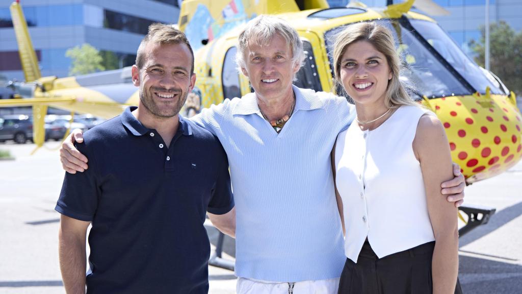 Jesús Calleja con John Arribas y Sara Pérez en la presentación de 'Volando voy, volando vengo'.
