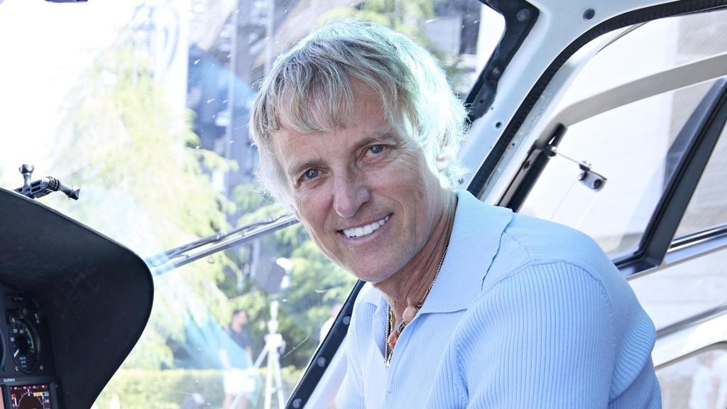 Jesús Calleja en el nuevo helicóptero de 'Volando voy, volando vengo' en la presentación del programa.