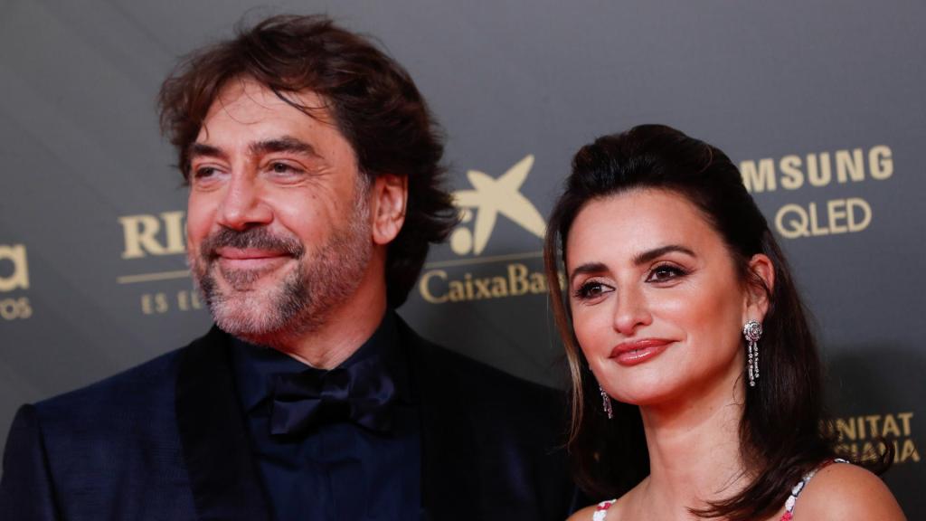 Javier Bardem y Penélope Cruz en un acto público.