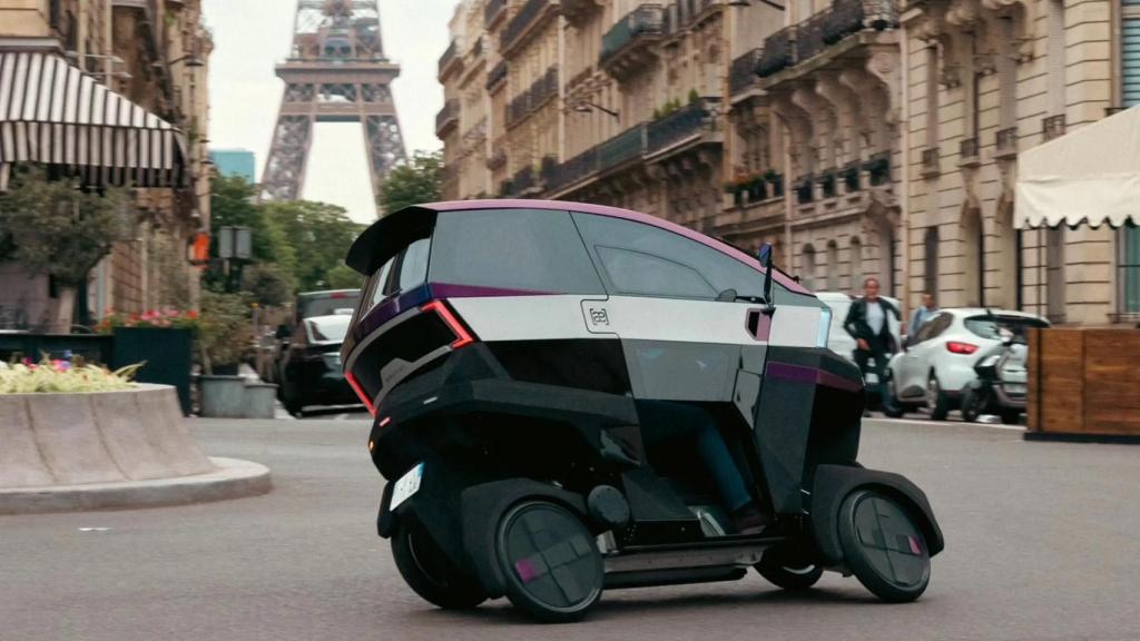 Microcoche AEMotion con cuatro ruedas.