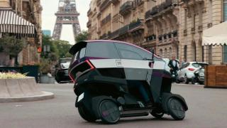 Microcoche AEMotion con cuatro ruedas.